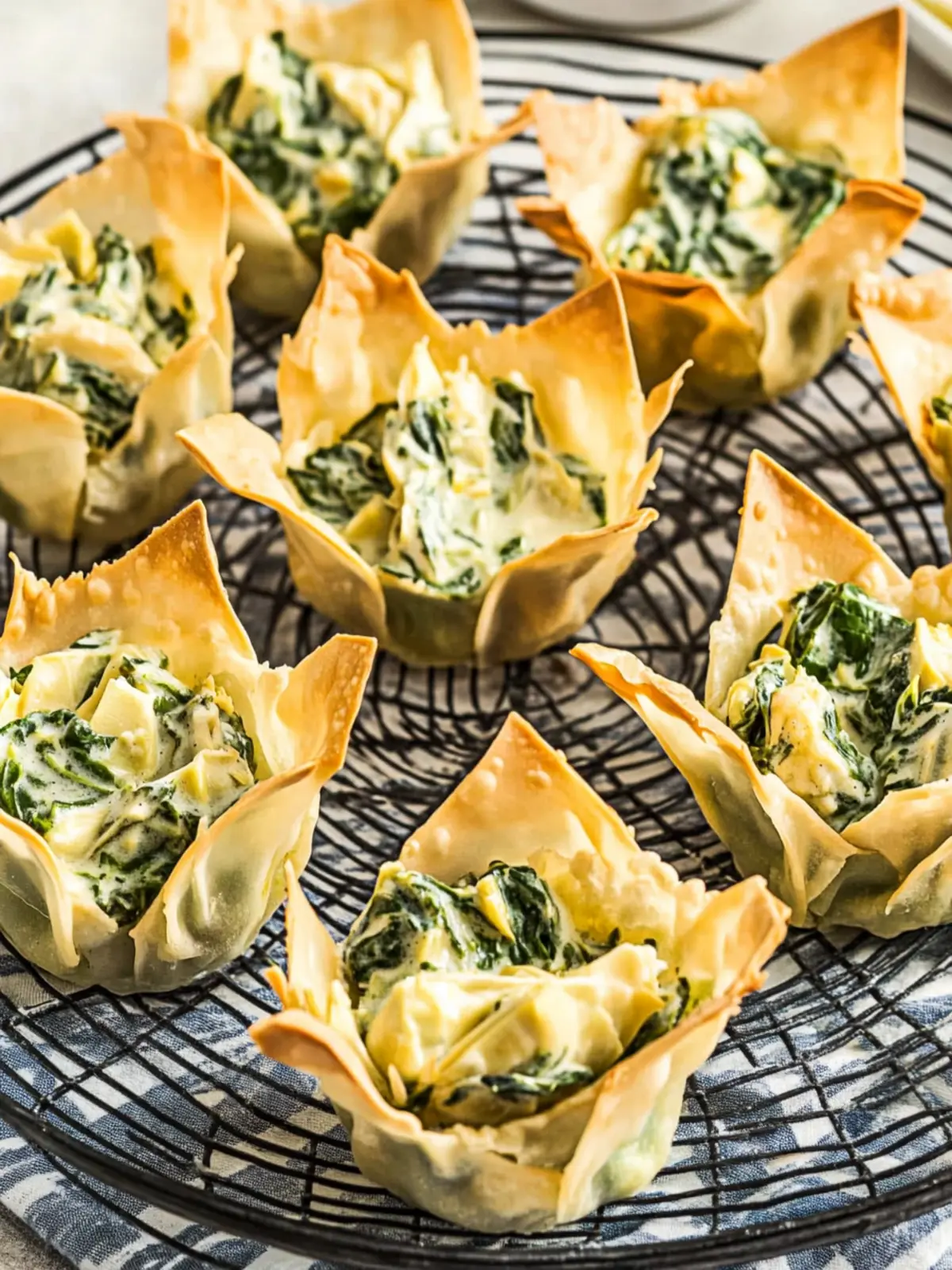 Spinach-Artichoke Dip Wonton Cups That Wow Every Crowd Spinach-Artichoke Dip Wonton Cups