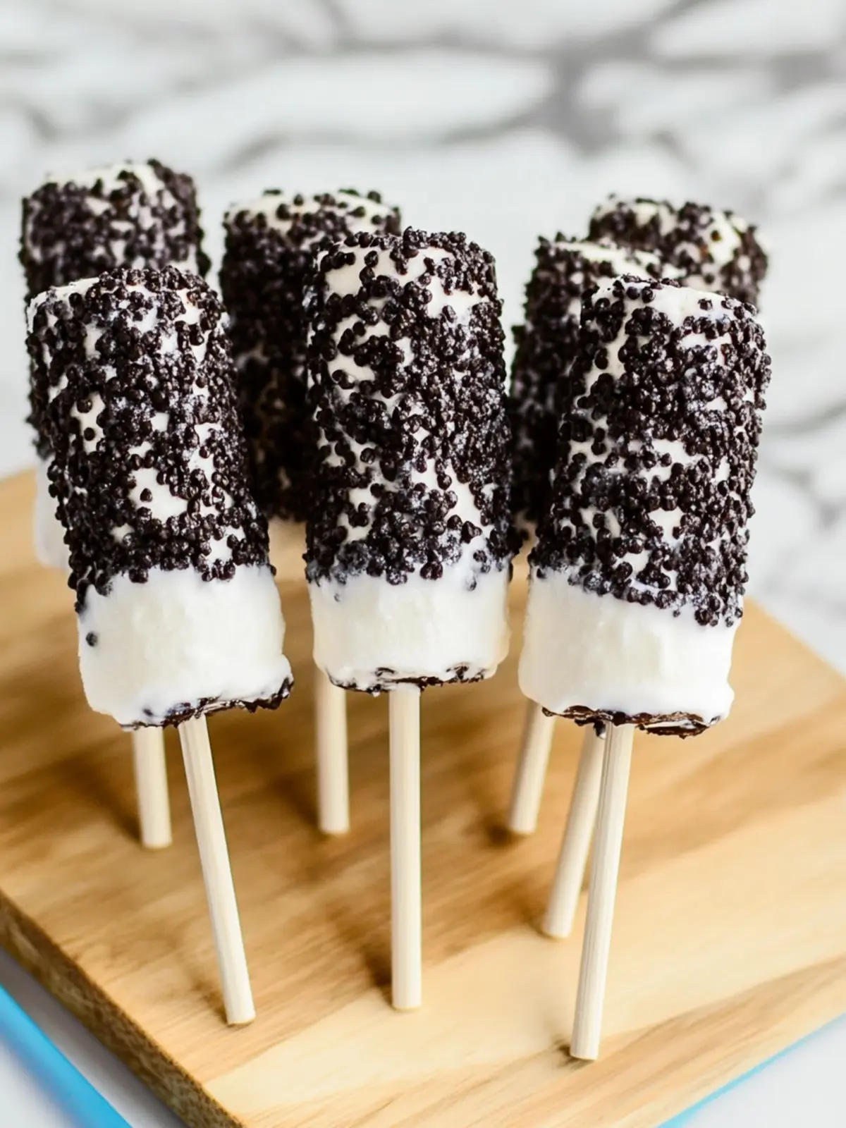 Cookies and Cream Marshmallow Pops