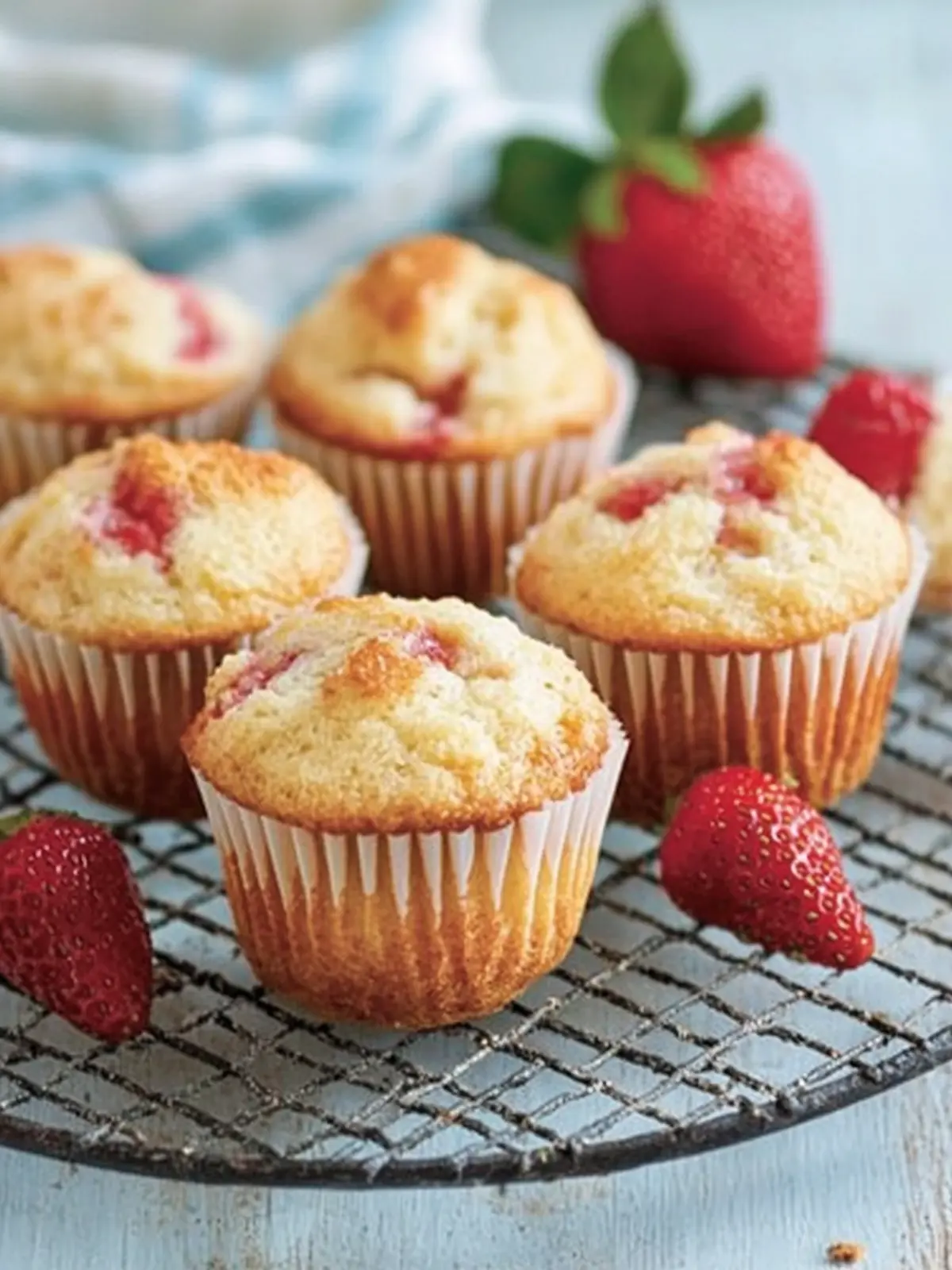 Mouthwatering Strawberry Shortcake Muffins for Sweet Moments Strawberry Shortcake Muffins