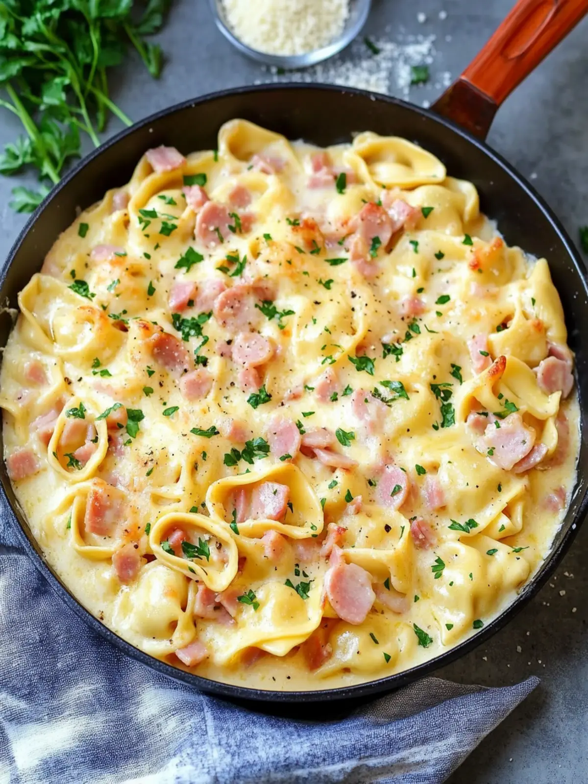 Irresistible One Pan Ham & Cheese Tortellini in 25 Minutes One Pan Ham & Cheese Tortellini